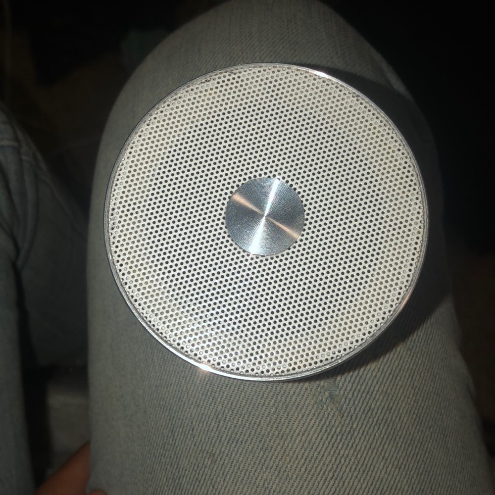 mini speaker ; perfect condition